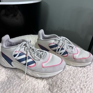 Adidas Women’s 90s Valasion
